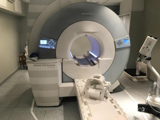 SIEMENS MAGNETOM ESPREE 1.5T SIEMENS MAGNETOM ESPREE 1.5T